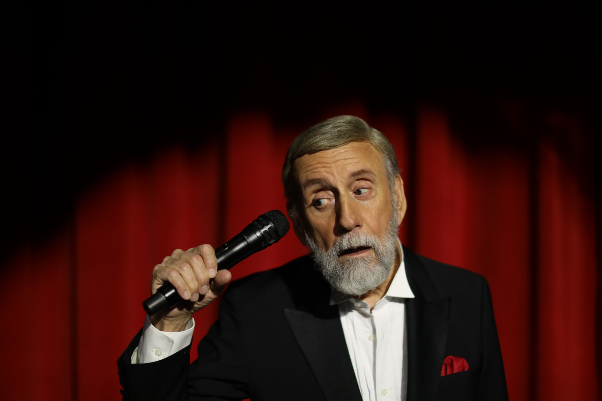 Ray Stevens Returns to CabaRay: New Songs, Classic Laughs, and a Comeback Fans Didn’t See Coming Image
