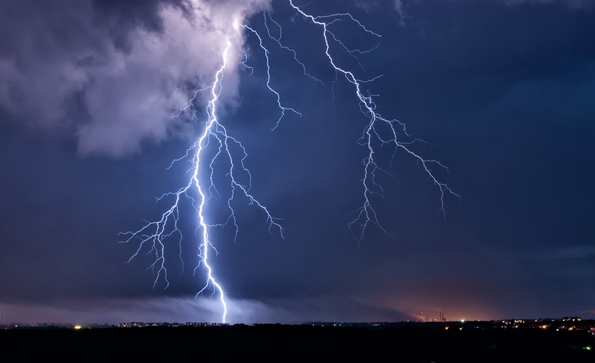 Zapped at 14,000 Feet: Lightning Strikes Hikers in Record-Breaking Mountain Rescue Image