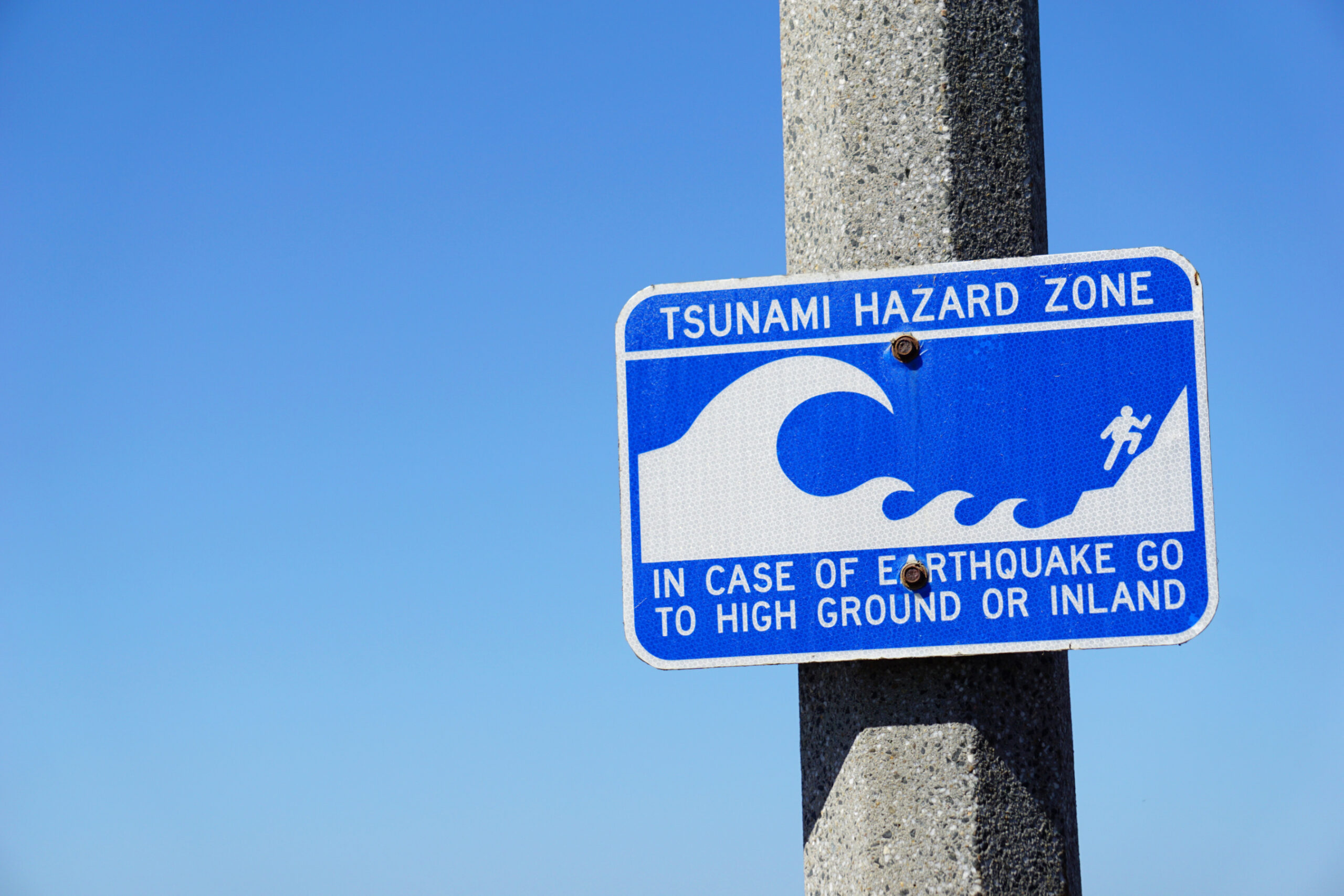 Tsunami Alerts Issued for U.S. West Coast, Hawaii, and Alaska Following 8.8 Magnitude Quake off Russia