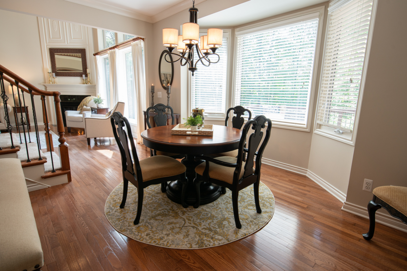 Designers Reveal the Dining Room Colors You Should Avoid