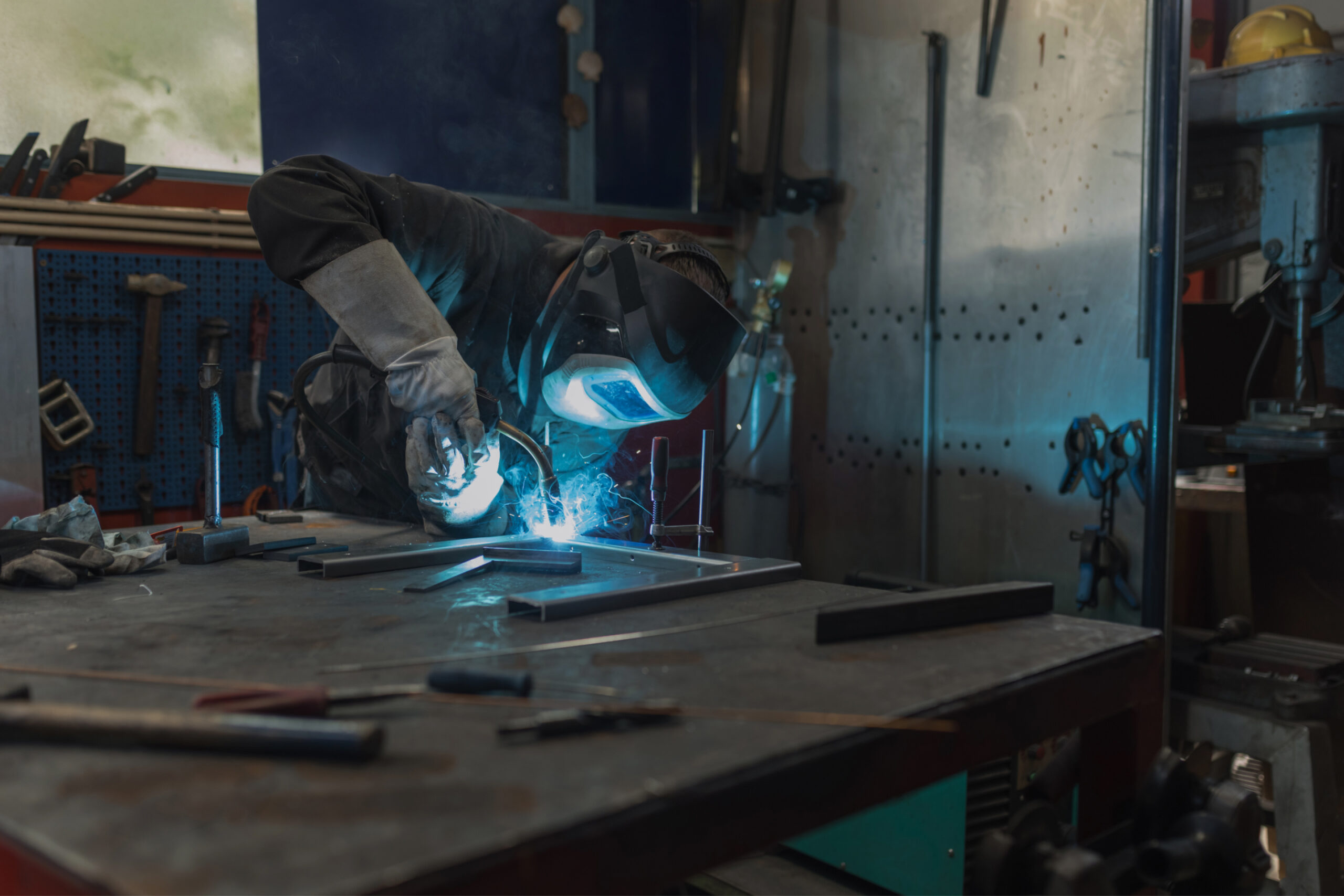 AI Anxiety Pushes Professionals Toward Blue-Collar Jobs