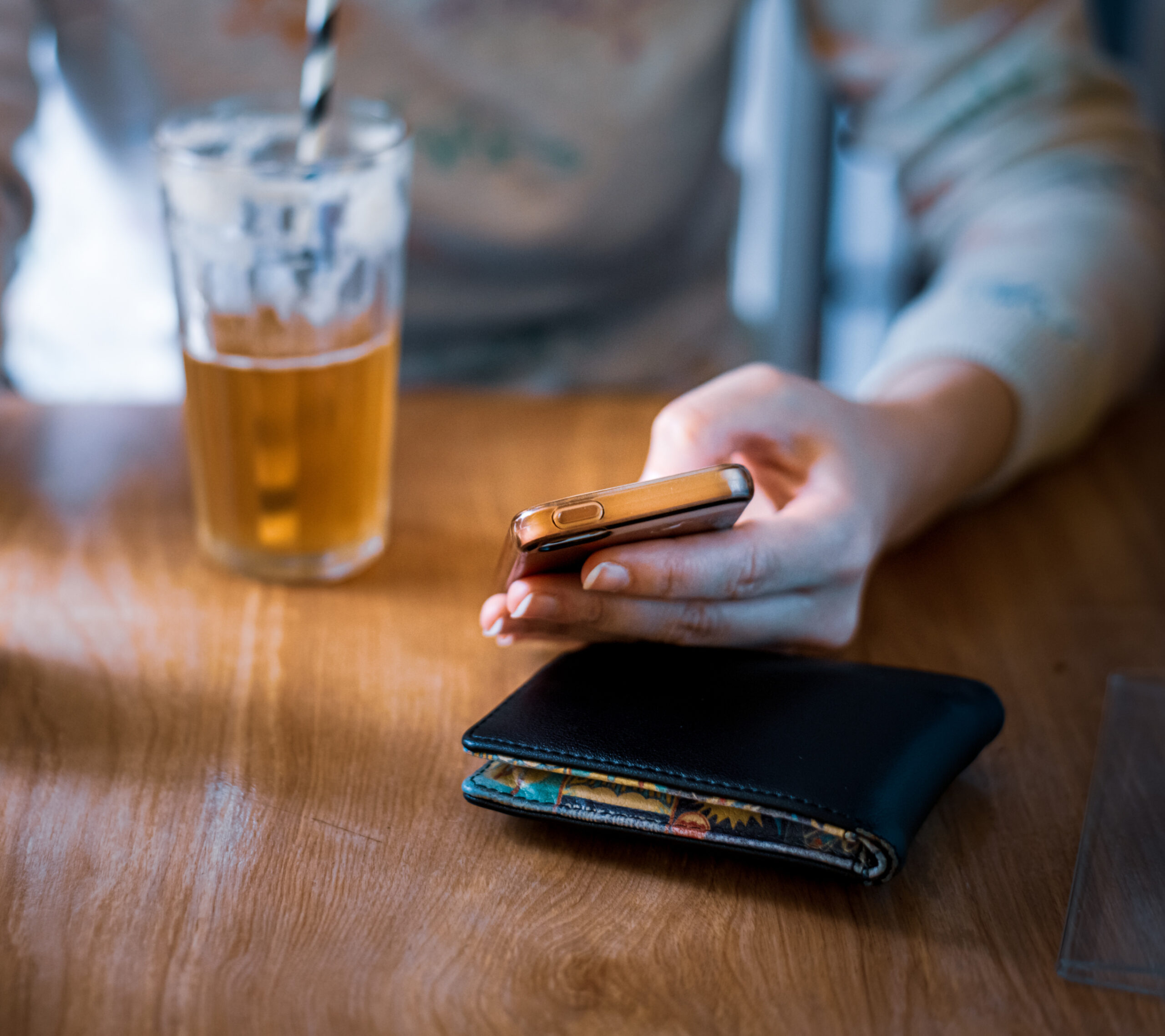 Gen Z Drinkers Stir Debate as Bartenders Say Tips Are Drying Up