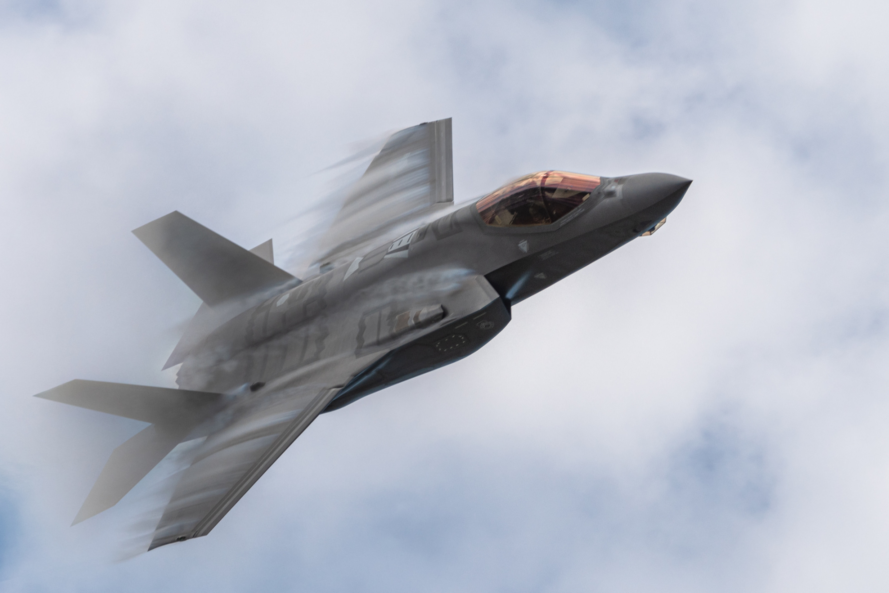 Kenny Loggins Tells Trump: “Take It Down” — Music Legend Slams Use of Danger Zone in AI Video