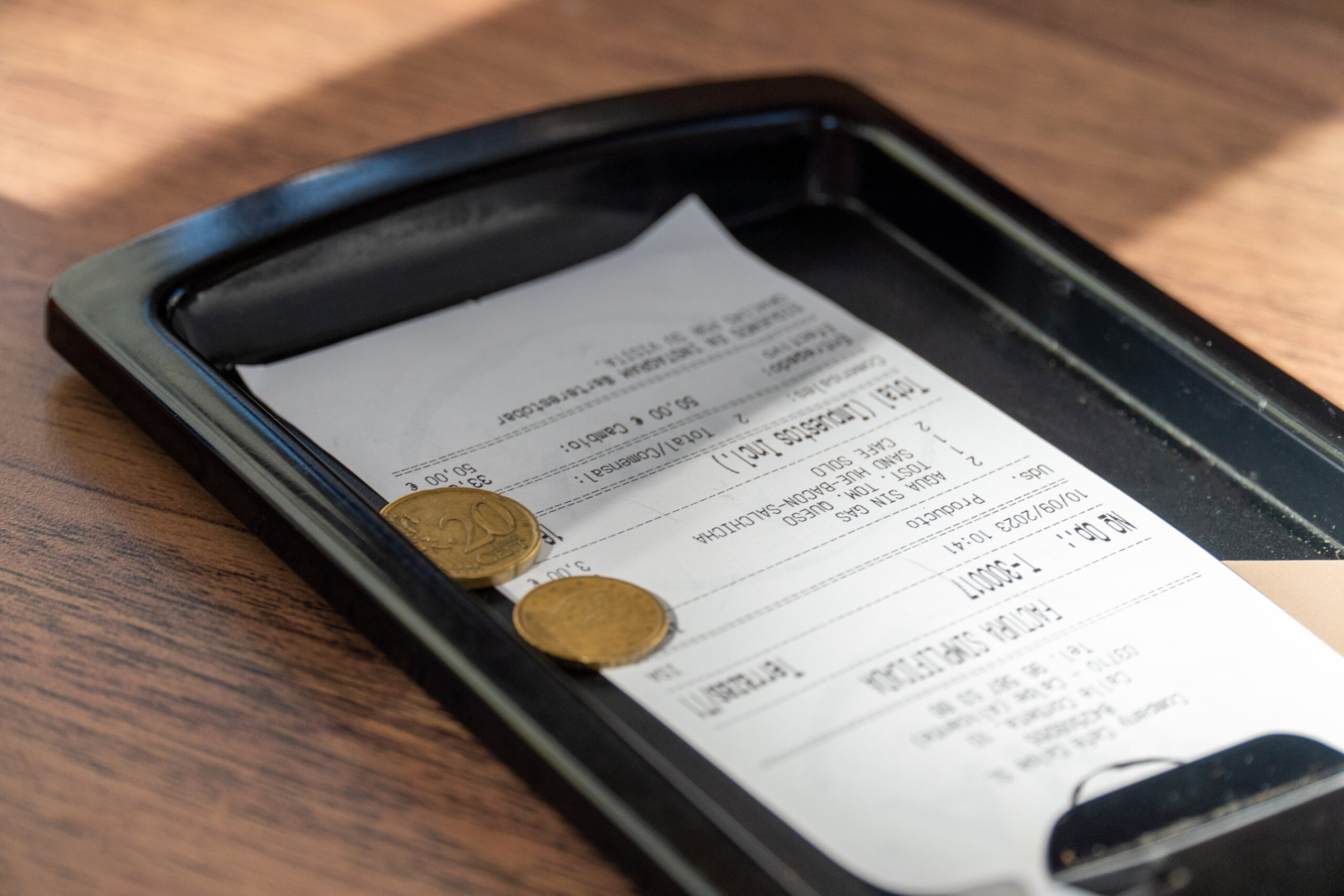 How Much Should You Tip? Your Holiday Guide Image