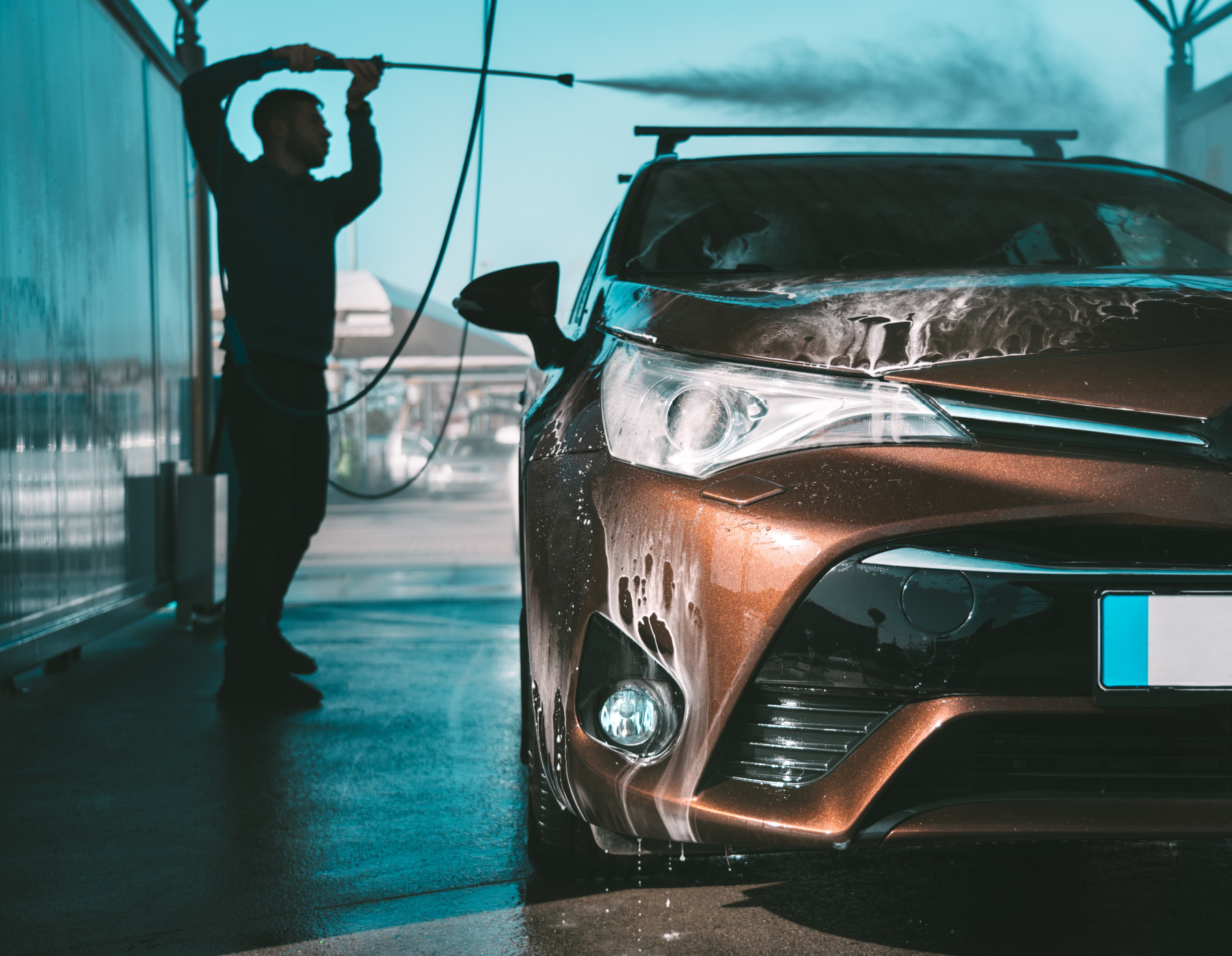 Military Recruit, 18, Tackles Ax-Wielding Man Image