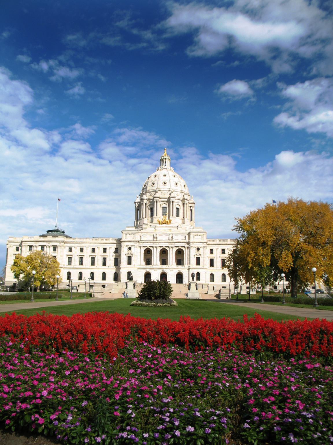 Security Breach at Minnesota Capitol Raises Alarms After Naked Man Found in Senate Chamber
