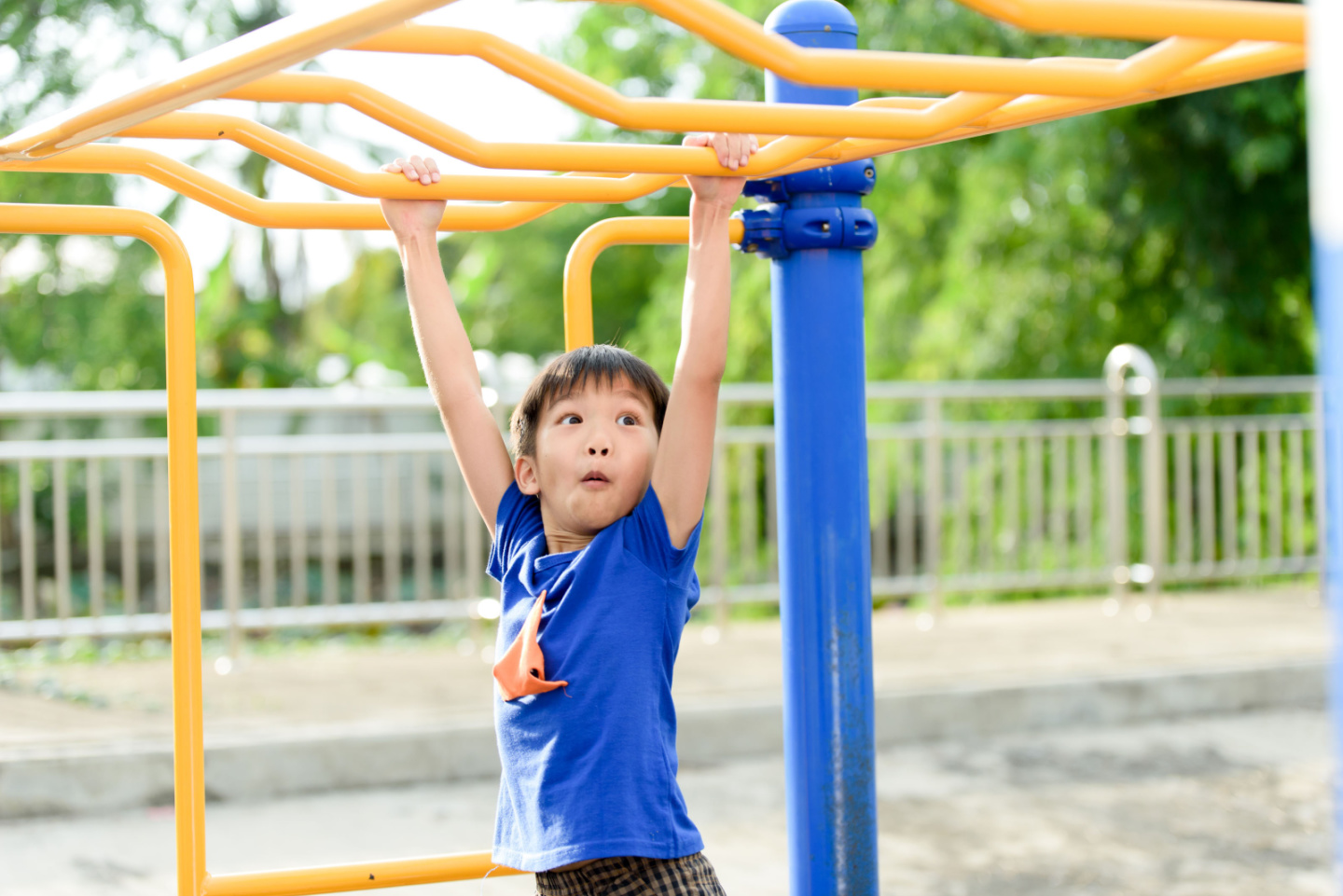 Swinging to the Next: Why Gen Z Is Embracing “Monkey Barring”