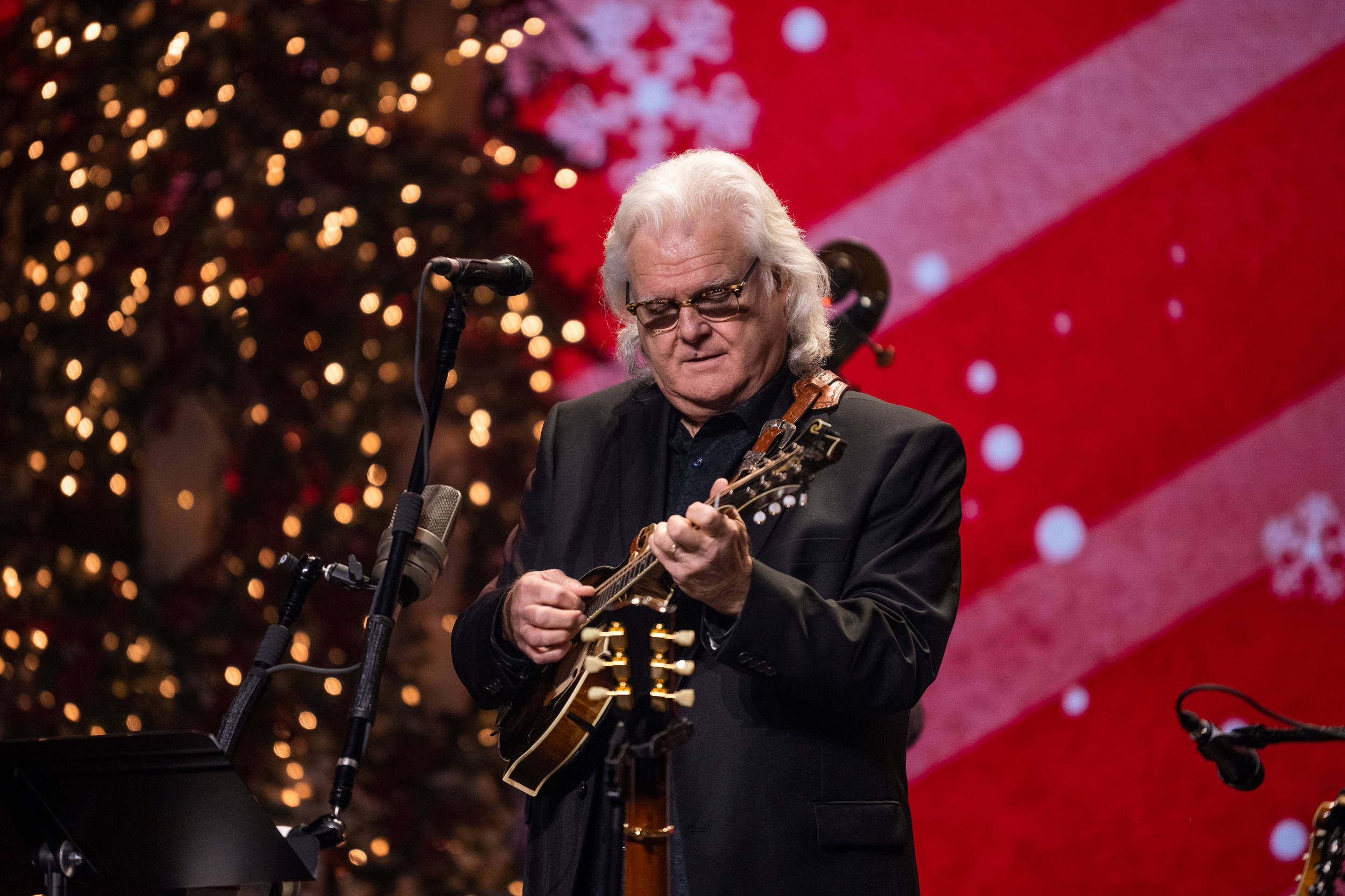 Ricky Skaggs Brings Holiday Cheer Back to the Stage with 2025 Christmas Tour Image