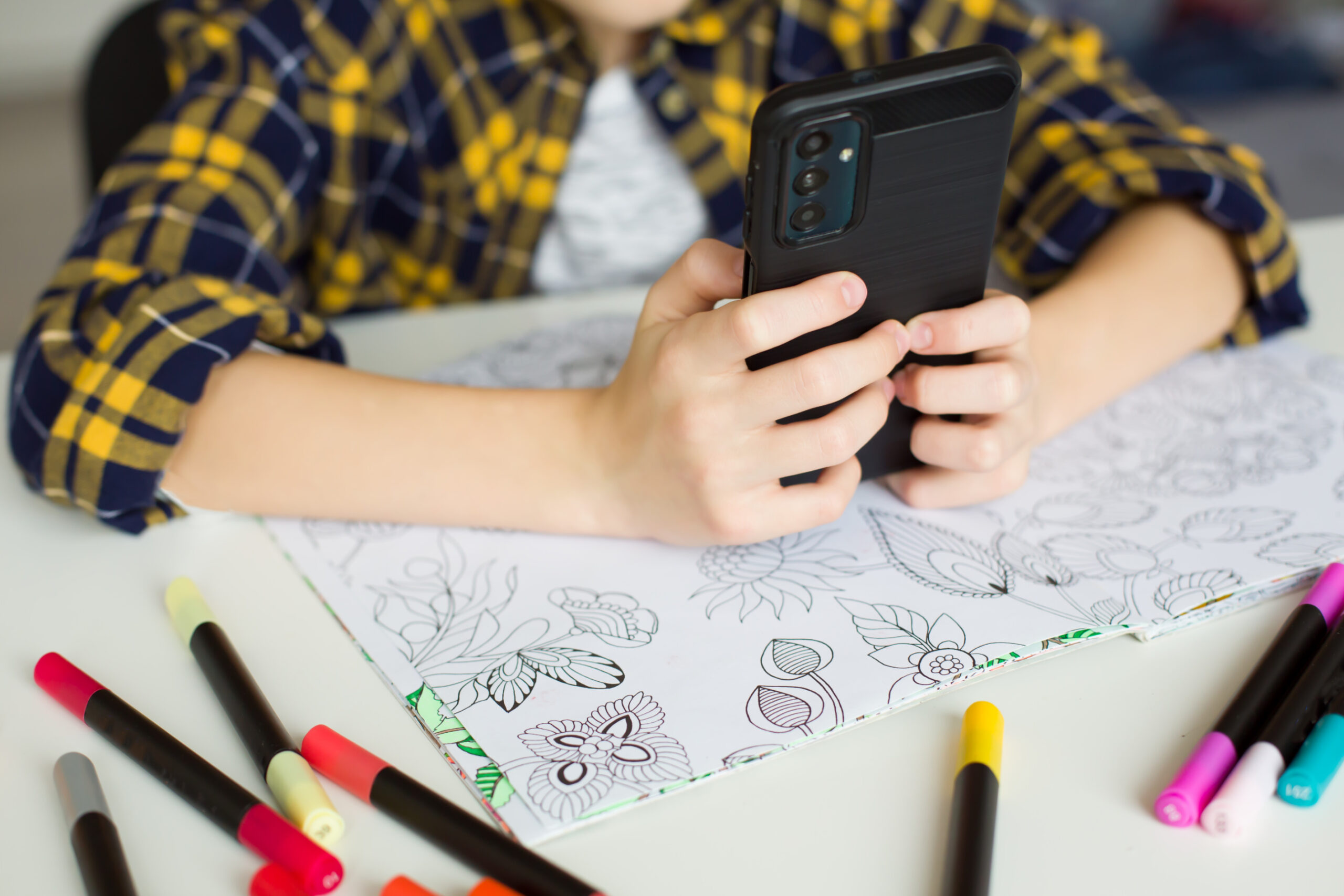 Alabama Draws Boundaries on Screen Time Image