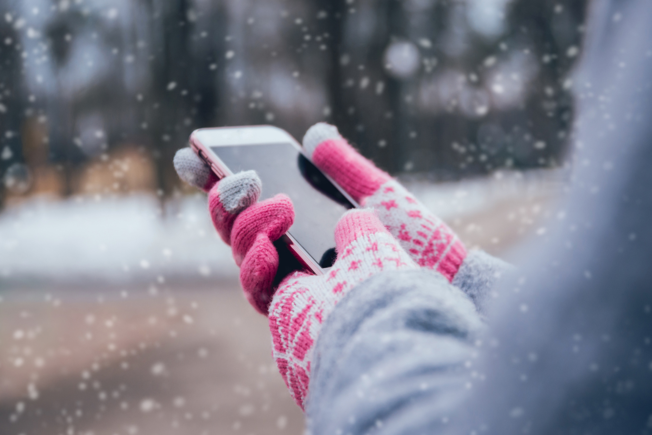Winter Travel Tip: Keep Your Phone Alive in Subzero Temps